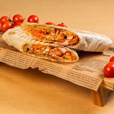 Шаурма с курицей в Самая вкусная шаурма по цене 300 ₽
