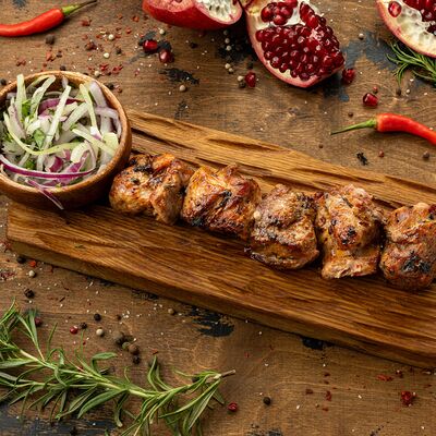 Шашлык из свиной мякоти в Вкусно есть всё на углях по цене 800 ₽