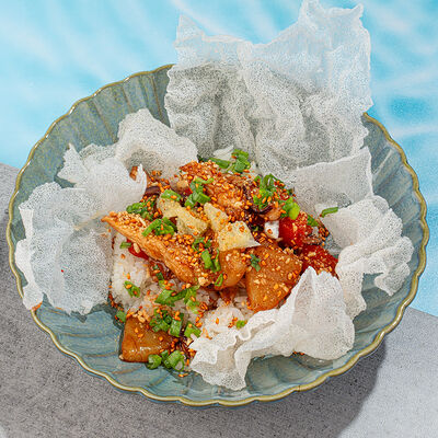 Курица в кисло-сладком соусе в Nemo по цене 650 ₽