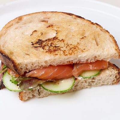 Сэндвич с лососем в One Special по цене 600 ₽