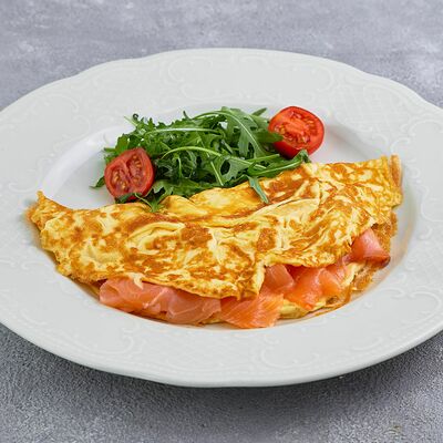 Омлет с лососем слабой соли и крем чизом в Царь по цене 590 ₽