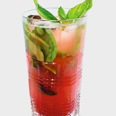 Домашний лимонад Клубника-базилик в МамаМиа по цене 285 ₽