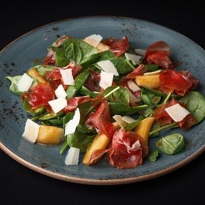 Салат с пармской ветчиной в Сохо по цене 510