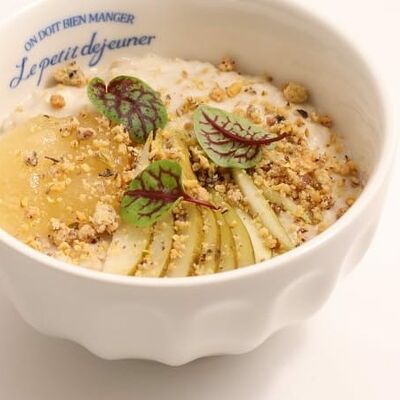 Овсяная с грушевой карамелью и фисташковым кранчем в Mechtai gastro&coffee по цене 450 ₽