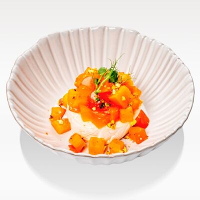 Салат с хурмой и творожным сыром в Семейный ресторан Mr Grek по цене 710 ₽