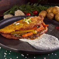 Большая картофельная лепешка с рыбой и овощами Терияки в Ohooligans