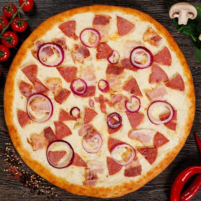 Пицца с беконом и луком в Gi Gi Pizza по цене 699 ₽