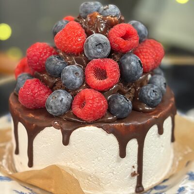 Mini Whoopie cake в Friends Forever Botanica по цене 1800 ₽