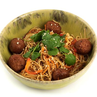 Вегетарианская лапша с фрикадельками в Good Sushi по цене 390