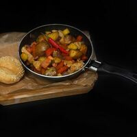 Сковородка с свининой в Перец