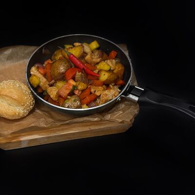 Сковородка с свининой в Перец по цене 750 ₽