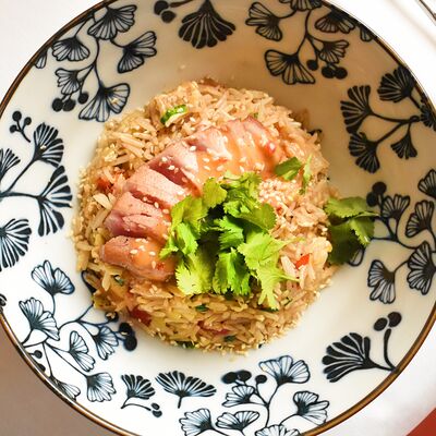 Жареный рис с тунцом в Мандарин по цене 815 ₽