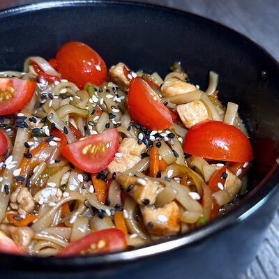 Wok с удоном и овощами, с начинкой на выборв Рикша по цене 300 ₽