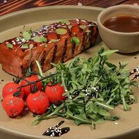 Стейк из тунца в соусе терияки в The River Restaurant