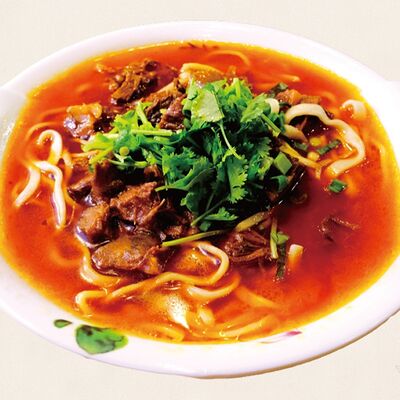 Тушеная говяжья лапша в Золотая панда по цене 845 ₽