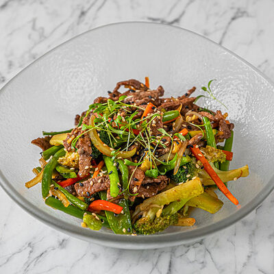 Мраморная говядина с овощами вокв Dragon по цене 1450 ₽