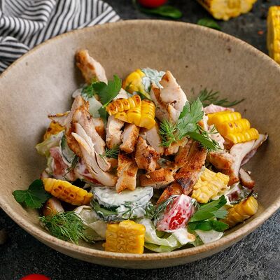 Салат с фермерским цыплёнком в Кукумбер по цене 490