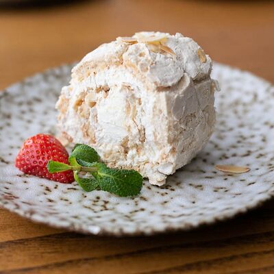 Меренга с персиком в Дюшес по цене 410