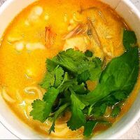 Лакса с креветками и яичной лапшой в Bamboo