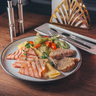 Омлет с томатами в Масленица по цене 340 ₽