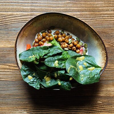 Пряный нут с печеными овощами и тыквенными семечками в Позавчера по цене 490 ₽