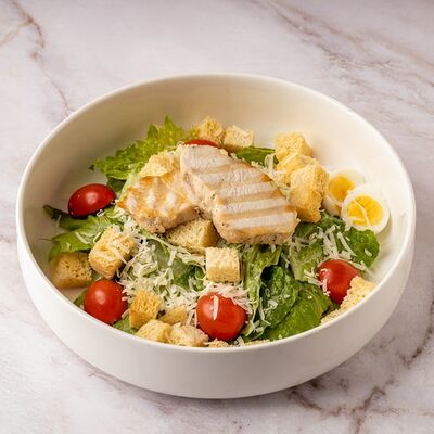 Салат Цезарь с курицей в Кофейня Пенка по цене 490 ₽