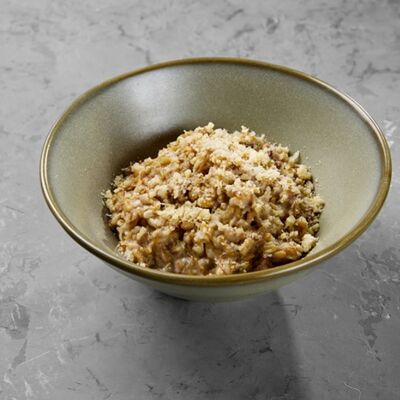 Цельнозерновая овсяная каша с рваной говядиной и сыром в Terra по цене 17 р.