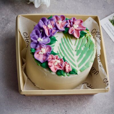 Бенто-торт Фиалки на 8 марта в Chocoton по цене 2500 ₽
