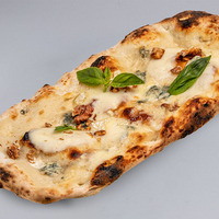 Римская пицца Четыре сыра в Mojo