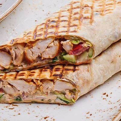 Шаурма с морепродуктами в Кишмиш Oйla по цене 835 ₽