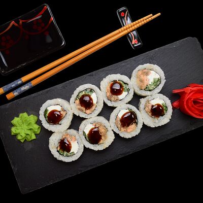 Холодный ролл Лосось терияки399 в 4 Лосося по цене 399