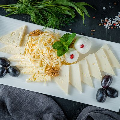 Сырное ассорти Кавказ в Ресторан Воробьёвы Горы PREMIUM по цене 1484 ₽