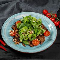 Теплый салат с куриной печенью в Бургер vs Пицца