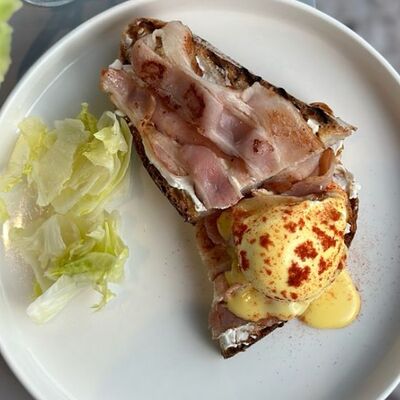 Тост с беконом в Camon Cafe по цене 580 ₽