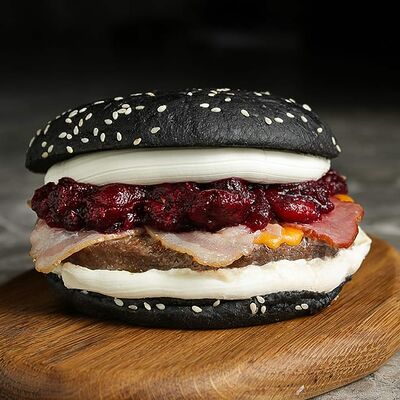 Бургер Черная мамба в FRIENDLOUNGE по цене 640 ₽