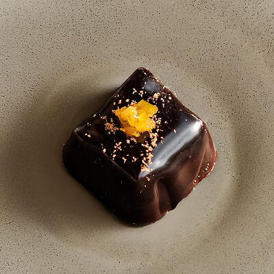 Лакричный брауни, специи, цукаты апельсин в Folk по цене 150 ₽