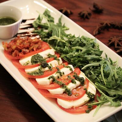 Салат Капрезе в Рембрандт по цене 420 ₽