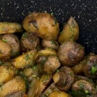 Мини-картофель, запеченный с грибами в Роланд