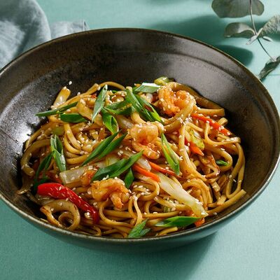 Лапша Чао Мин с креветками в Кукумбер по цене 650