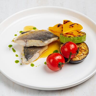 Филе сибаса с овощами гриль в Море на Патриках по цене 1090