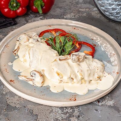 Куриное филе в грибном соусе в Дворец свадеб по цене 480 ₽