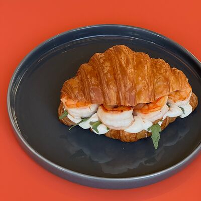 Круассан с креветкой в Zanoza Kруассантерия по цене 790 ₽