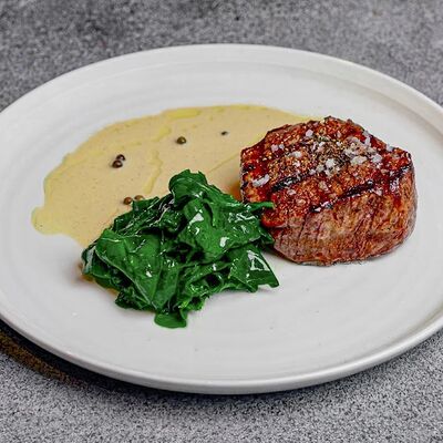 Говяжья вырезка и перечный соус в 321 Club by Novikov по цене 1980