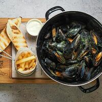 Мидии блю чиз в Manneken Pis