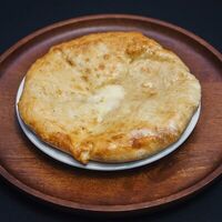 Grand Khachapuri по-имеретински в Генацвале Хинкали