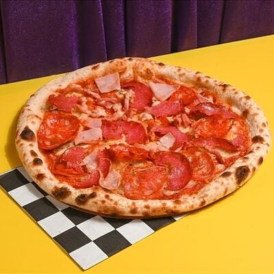 Пицца Четыре мяса в Cheesemania по цене 590 ₽