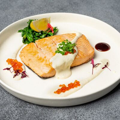 Стейк из филе лосося в PlutuS Resto Club по цене 1700 ₽