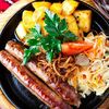 Колбаски свиные с картофелем по-деревенски и тушеной капустой в Брюссель по цене 670