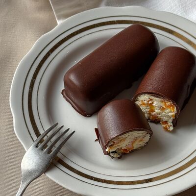 Сырок творожный с курагой в Лён & Гречка bakery по цене 360 ₽