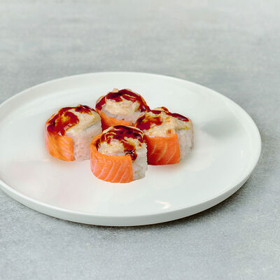 Филадельфия запеченная (половина порции) в Мэджик ролл по цене 719 ₽